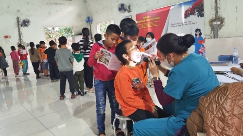 Tổ chức khám sức khỏe cho học sinh năm học 2023-2024