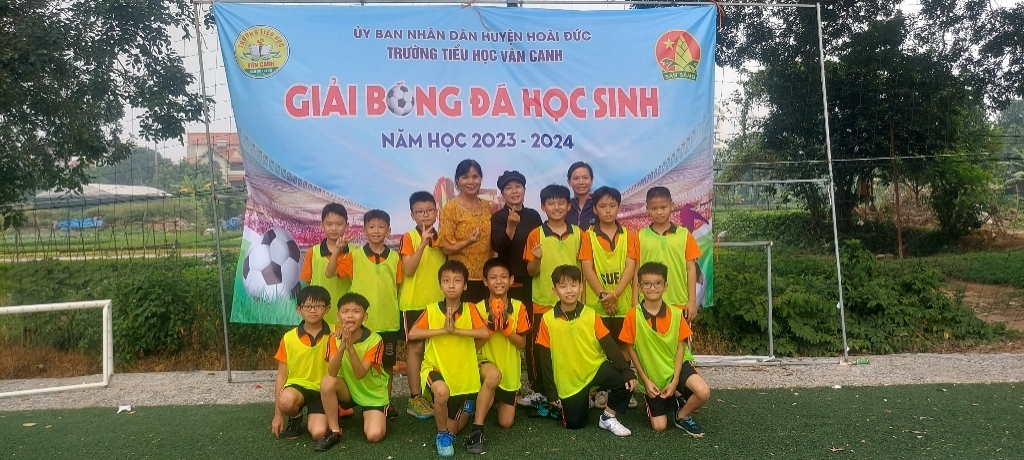 Giải bóng đá học sinh Tiểu học Vân Canh 2023-2024 gay cấn