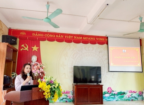 Chi bộ Giáo dục tổ chức kết nạp Đảng viên mới