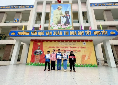 Học sinh tham gia thi Olympic Tiếng Anh và sân chơi Hoa trạng nguyên