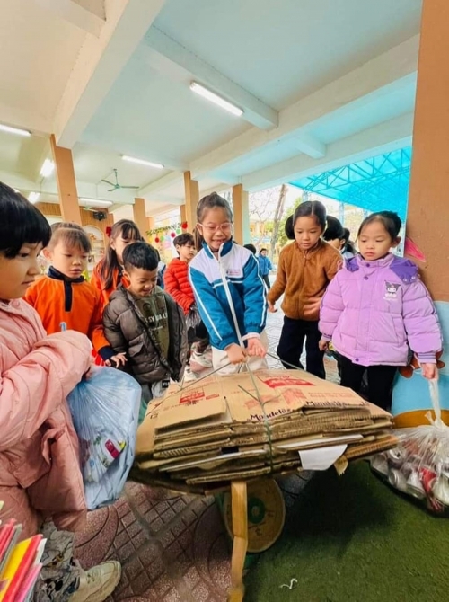 ​​​​​​​ Đổi giấy lấy cây - Xanh trường - Đẹp lớp - Sạch nhà