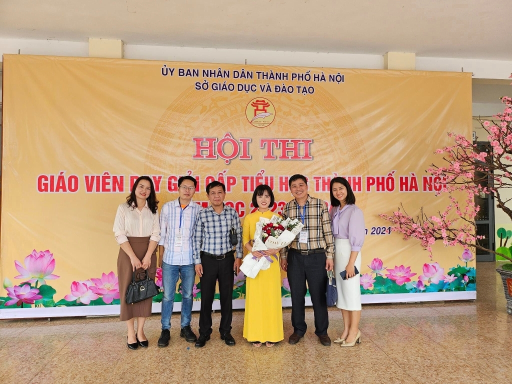 Cô Nguyễn Lan Anh tham dự Hội thi Giáo viên dạy giỏi cấp Tiểu học