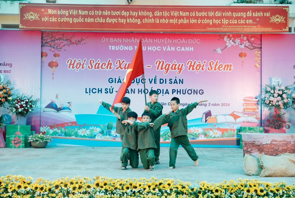 Hội sách xuân - Ngày hội Stem - Giáo dục di sản văn hóa địa phương năm học 2023 - 2024