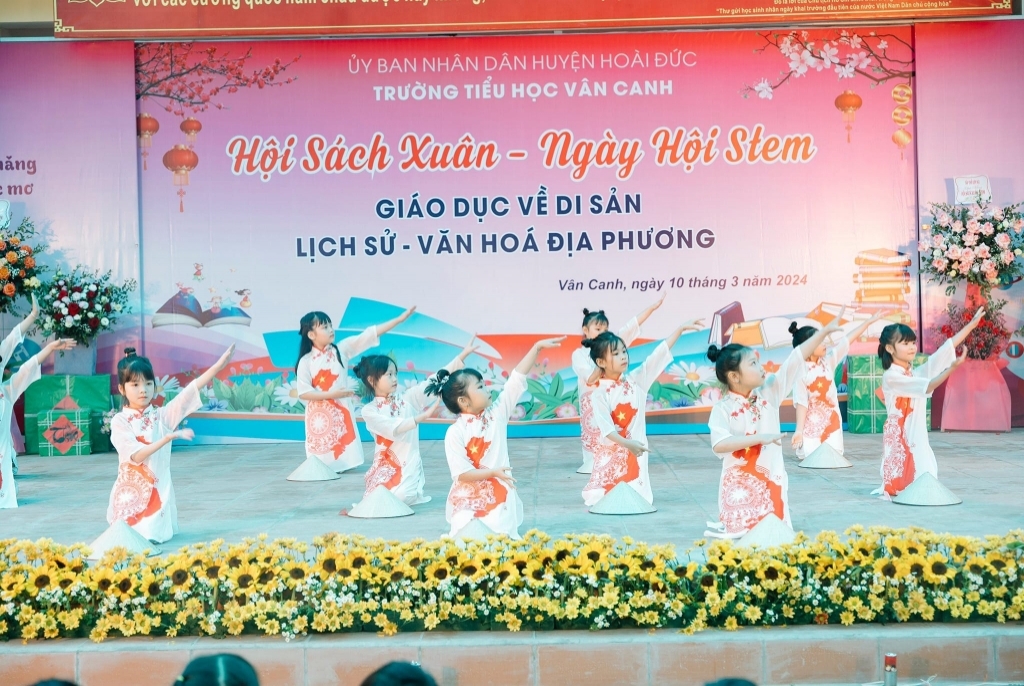 Hội sách xuân - Ngày hội Stem - Giáo dục di sản văn hóa địa phương năm học 2023 - 2024