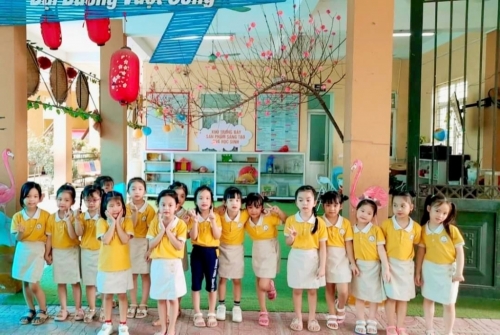 Chào đón các bé trường Mầm non Vân Canh đến thăm trường