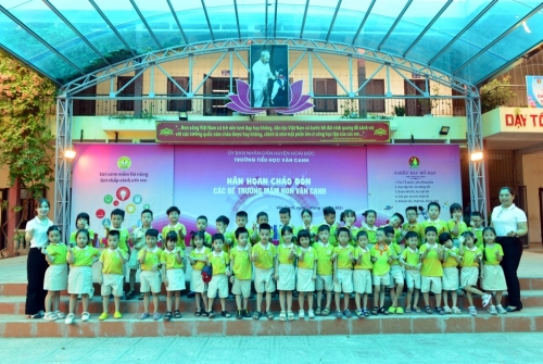 Chào đón các bé trường Mầm non Vân Canh đến thăm trường