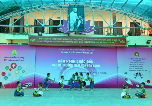 Chào đón các bé trường Mầm non Vân Canh đến thăm trường