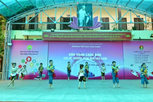 Chào đón các bé trường Mầm non Vân Canh đến thăm trường