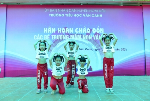 Chào đón các bé trường Mầm non Vân Canh đến thăm trường