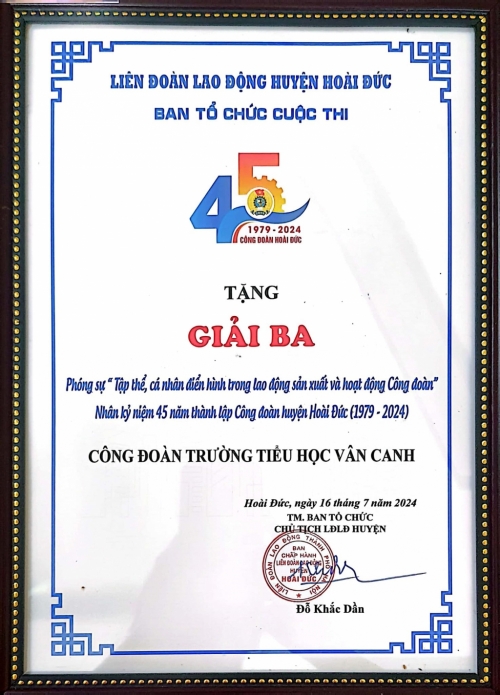 Công đoàn trường Tiểu học Vân Canh đón nhận khen thưởng của LĐLĐ huyện Hoài Đức