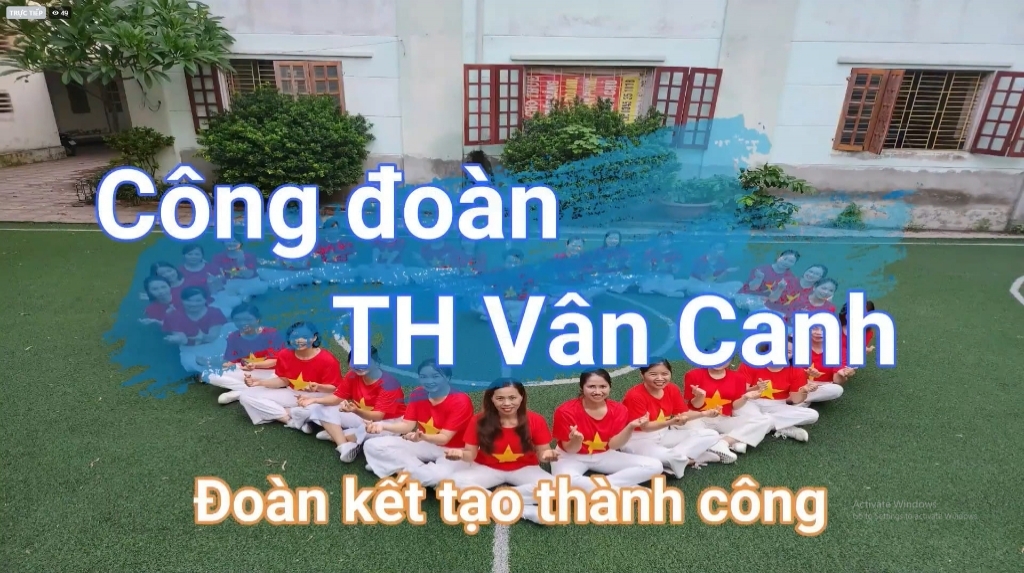 Công đoàn trường Tiểu học Vân Canh đón nhận khen thưởng của LĐLĐ huyện Hoài Đức