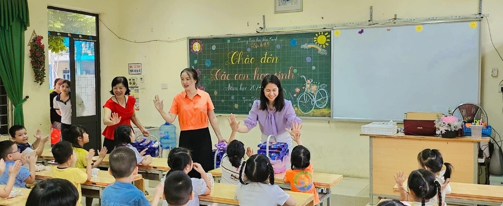 Chào đón các con học sinh lớp Một - những thành viên mới của trường Tiểu học Vân Canh