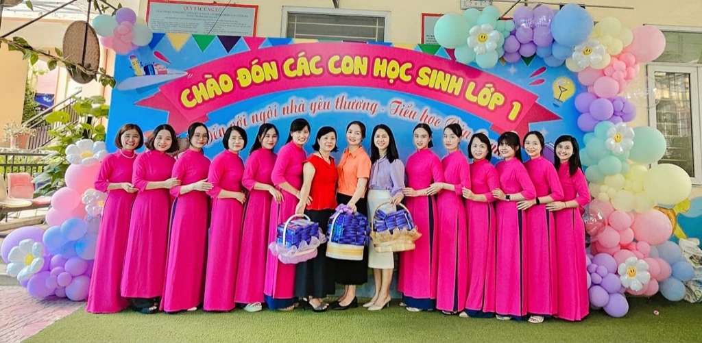 Chào đón các con học sinh lớp Một - những thành viên mới của trường Tiểu học Vân Canh