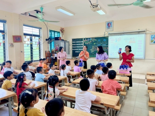 Chào đón các con học sinh lớp Một - những thành viên mới của trường Tiểu học Vân Canh