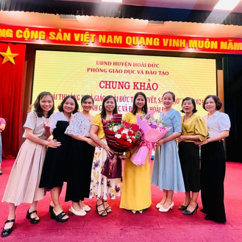 Cô giáo Tạ Thị Vui đạt giải Nhất chung khảo giải thưởng \