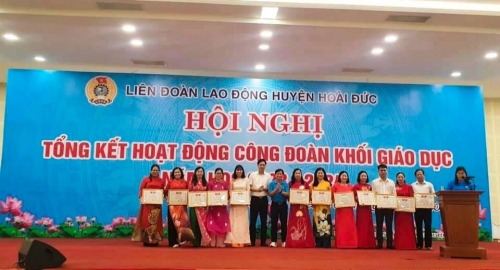 Công đoàn trường nhận Bằng khen \