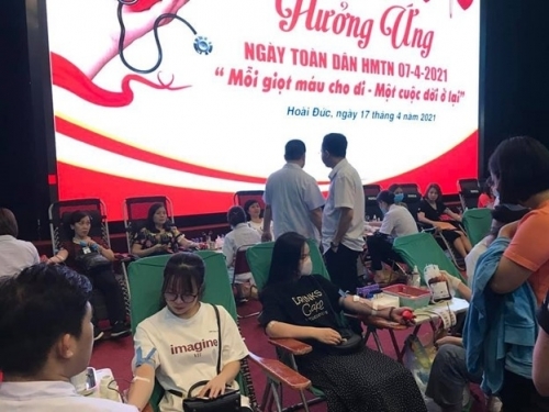 Công đoàn trường hiến máu tình nguyện năm 2021