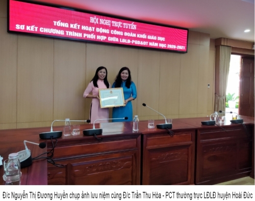 Công đoàn trường đón nhận bằng khen của Liên đoàn Lao động Thành phố Hà Nội