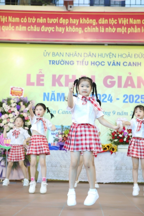 Trường tiểu học Vân Canh tổ chức khai giảng năm học mới 2024-2025