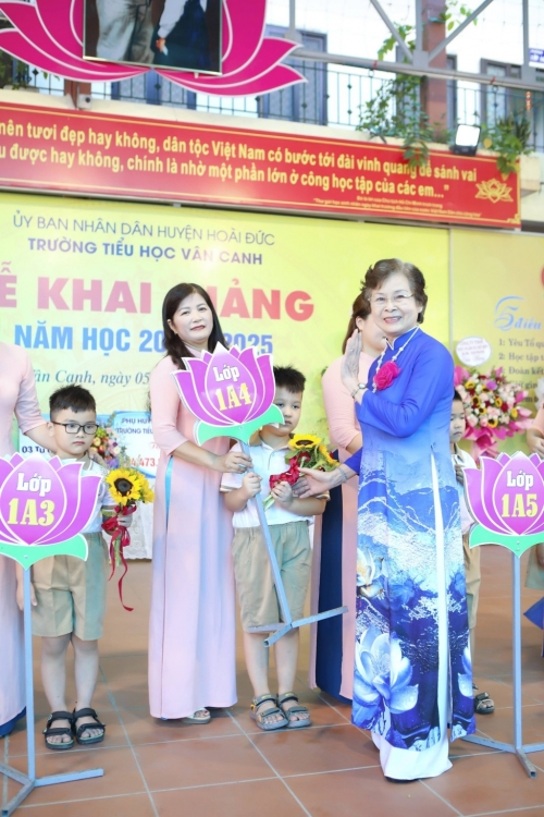 Trường tiểu học Vân Canh tổ chức khai giảng năm học mới 2024-2025