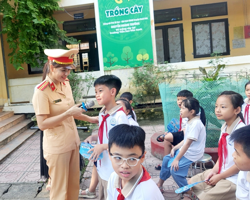 Chúng em với an toàn giao thông năm học 2024-2025