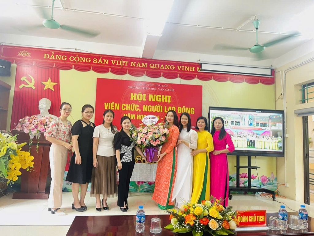 Trường Tiểu học Vân Canh tổ chức Hội nghị viên chức - người lao động năm học 2024-2025