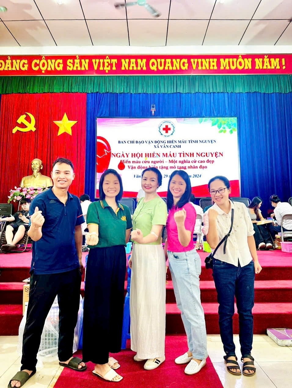 CBGVNV nhà trường tham gia hiến máu