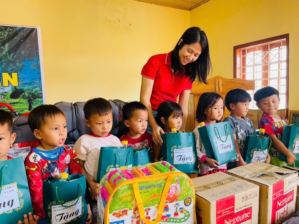 Chương trình thiện nguyện số 2: Mùa thu bản Tèn - hành trình đến với Thái Nguyên