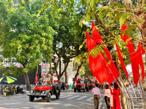 Trường Tiểu học Vân Canh tham dự \