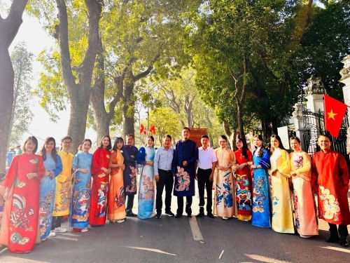 Trường Tiểu học Vân Canh tham dự \