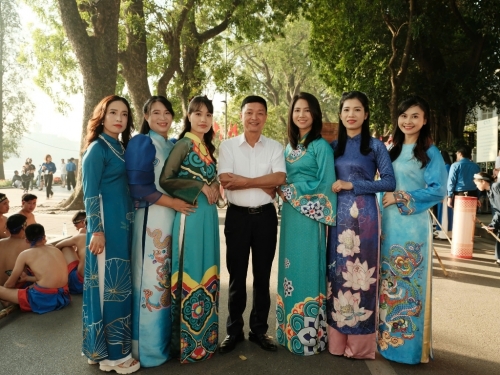 Trường Tiểu học Vân Canh tham dự \