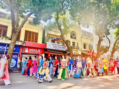 Trường Tiểu học Vân Canh tham dự \