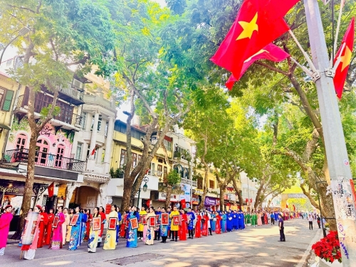 Trường Tiểu học Vân Canh tham dự \