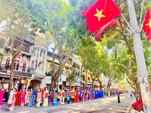 Trường Tiểu học Vân Canh tham dự \