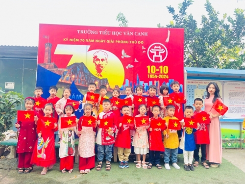 Thầy và trò trường Tiểu học Vân Canh với các hoạt động chào mừng Ngày giải phóng Thủ đô