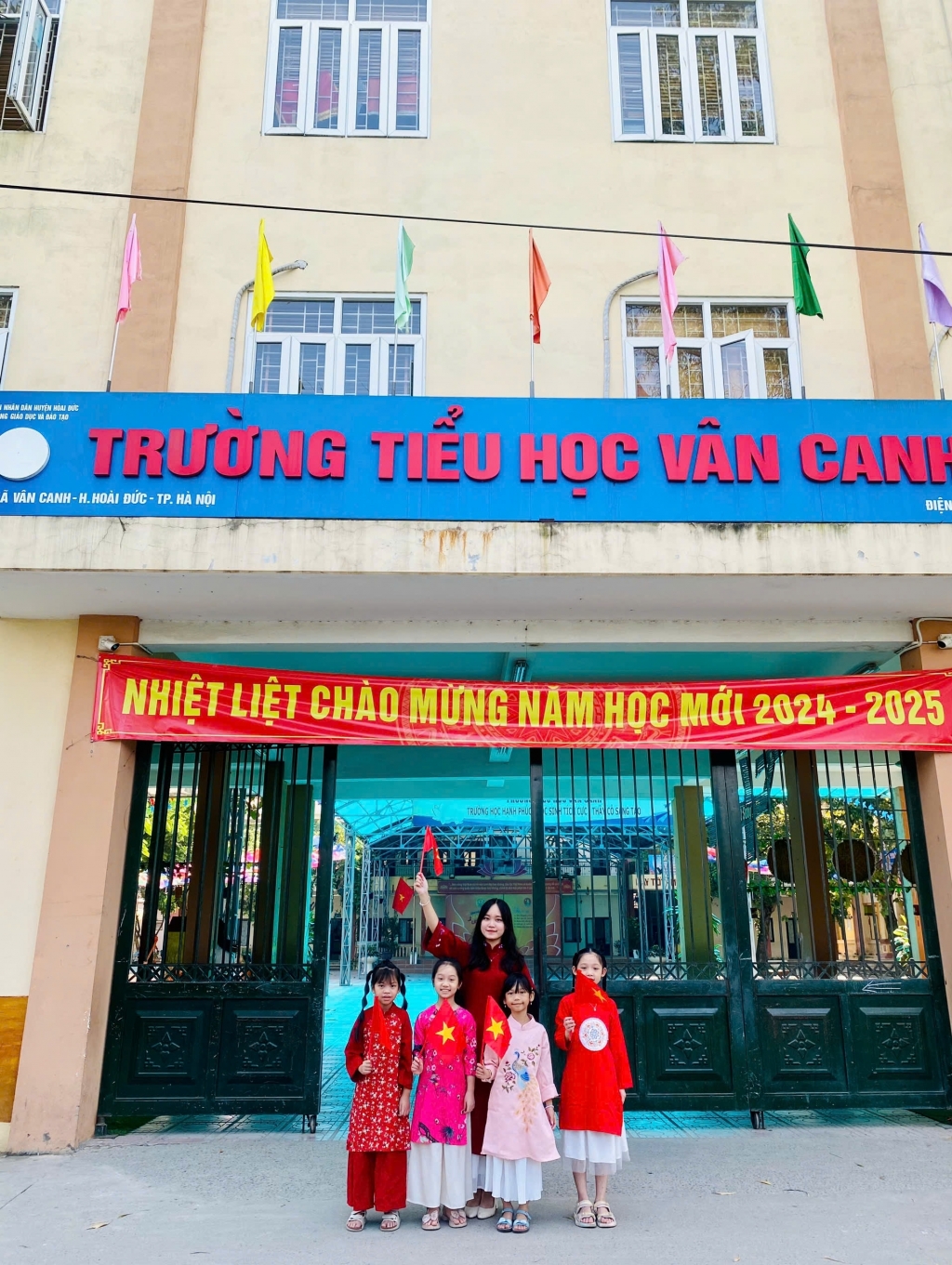 Thầy và trò trường Tiểu học Vân Canh với các hoạt động chào mừng Ngày giải phóng Thủ đô