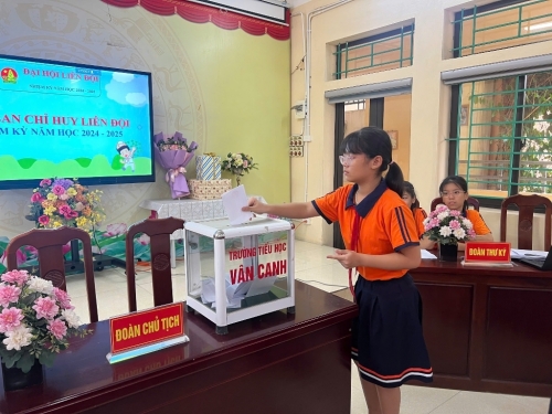 Đại hội Liên Đội trường Tiểu học Vân Canh năm học 2024-2025