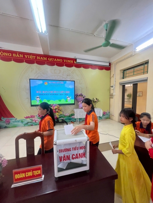 Đại hội Liên Đội trường Tiểu học Vân Canh năm học 2024-2025