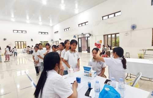 Trường Tiểu học Vân Canh tổ chức khám sức khỏe cho học sinh