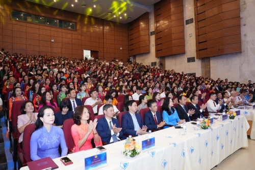 Nhà giáo Tạ Thị Vui đạt giải thưởng \