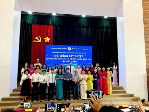 Nhà giáo Tạ Thị Vui đạt giải thưởng \