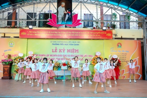 Trường Tiểu học Vân Canh tổ chức kỷ niệm ngày Nhà giáo Việt Nam 20/11