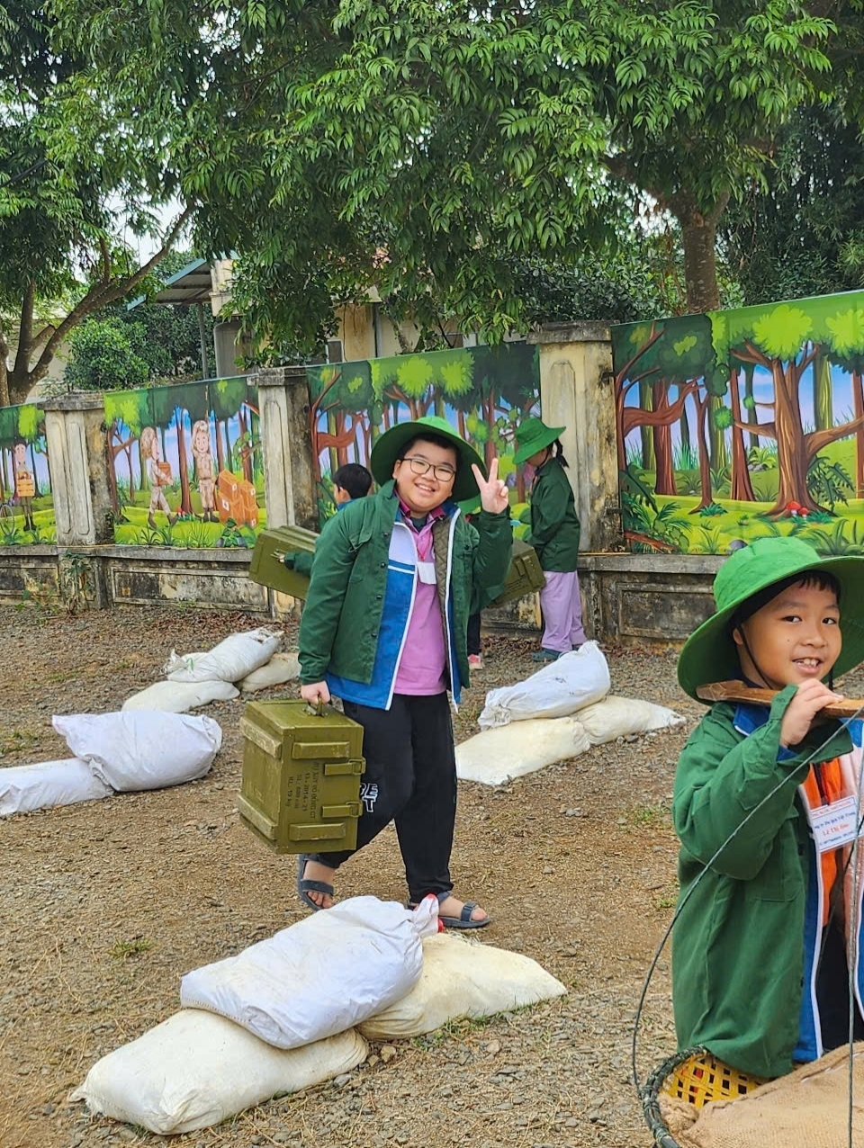 Trường Tiểu học Vân Canh tổ chức hoạt động ngoại khóa cho học sinh