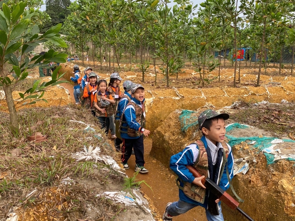 Trường Tiểu học Vân Canh tổ chức hoạt động ngoại khóa cho học sinh