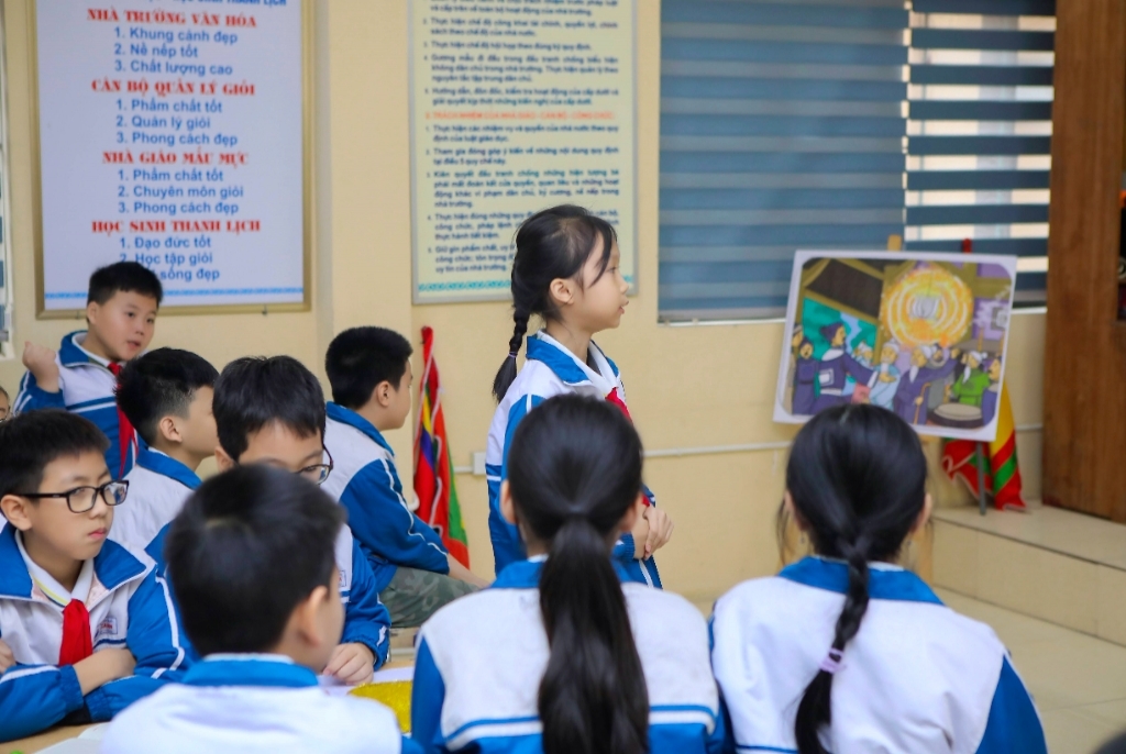 Trường Tiểu học Vân Canh tổ chức chuyên đề Lịch sử - Địa lí lớp 5 cụm chuyên môn số 2