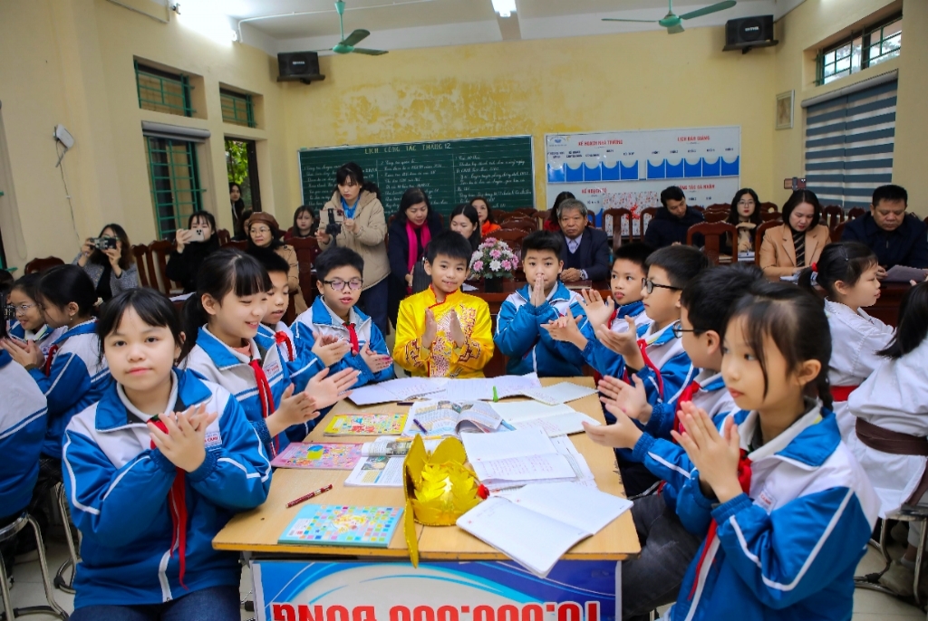 Trường Tiểu học Vân Canh tổ chức chuyên đề Lịch sử - Địa lí lớp 5 cụm chuyên môn số 2