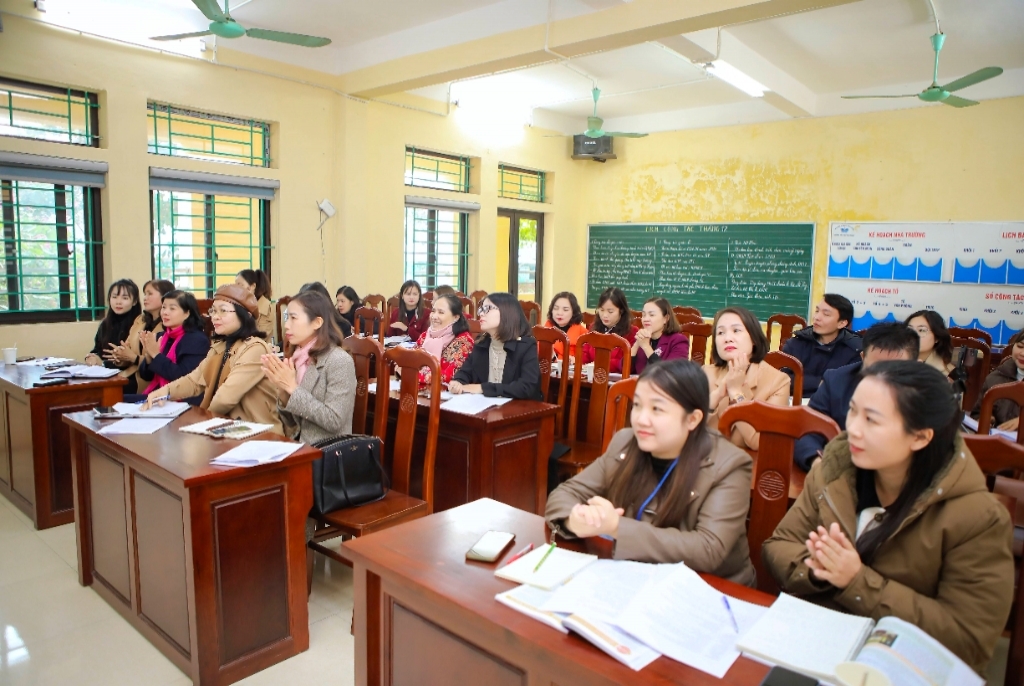 Trường Tiểu học Vân Canh tổ chức chuyên đề Lịch sử - Địa lí lớp 5 cụm chuyên môn số 2