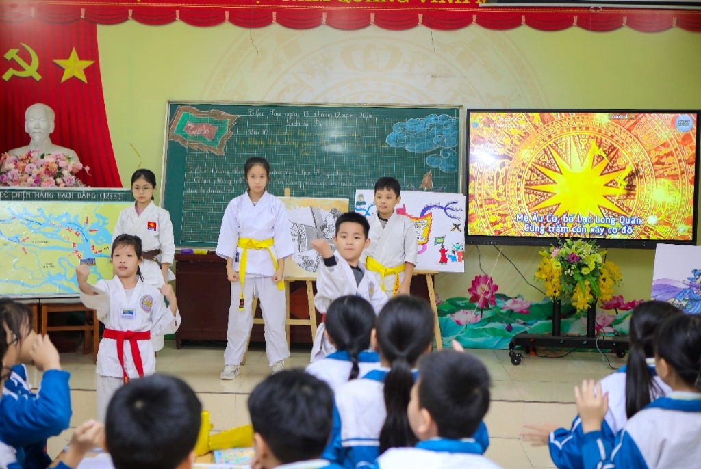 Trường Tiểu học Vân Canh tổ chức chuyên đề Lịch sử - Địa lí lớp 5 cụm chuyên môn số 2