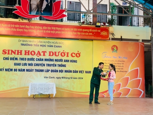 Trường Tiểu học Vân Canh tổ chức giao lưu, nói chuyện nhân kỷ niệm 80 ngày TL QĐND Việt Nam 22/12