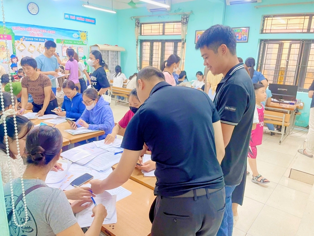 Trường Tiểu học Vân Canh thực hiện công tác tuyển sinh vào lớp 1, năm học 2025 - 2026